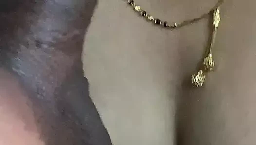 Karım bana sakso çekiyor ve ben anal ve amcığı siktim