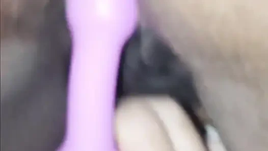 Kahverengi şekerle oynuyor!!