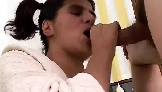 Tatlı genç kız emecek sert yaraklar buluyor - dvd