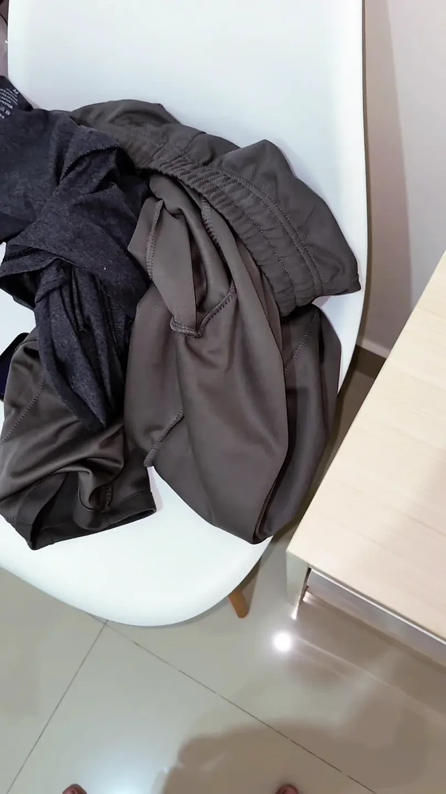 Kapı açıkken ellerimi kirletmek zorundayım.