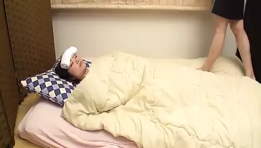 Hasta üvey kızına ateşle yardım ediyor