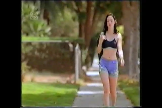 Rose mcgowan siyah sutyen üstü. güzel