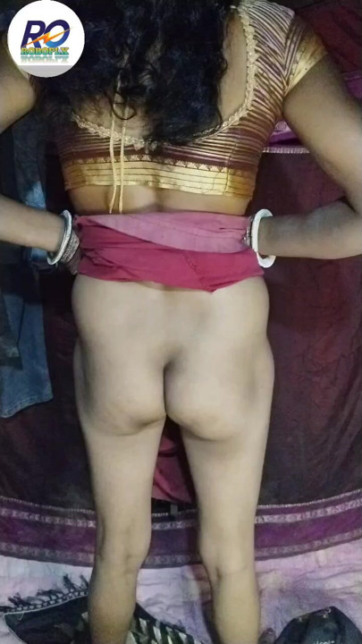 Hintli desi ev hanımı ne apni sari show kar diya aur apne chut me parmakla karke dikha raha hai hintçe ses me video majedaar desi çıplak video chut mast lagta thaa aur apne chut me chudwane ka man karta