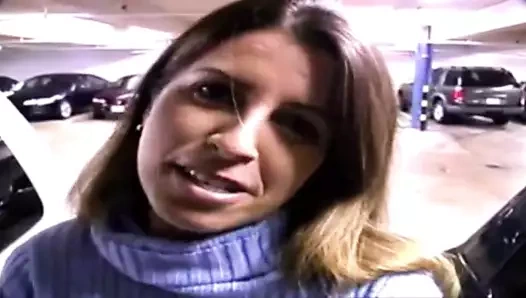 Oldukça yaramaz amerikan adamını bir yeraltı arabasında emiyor