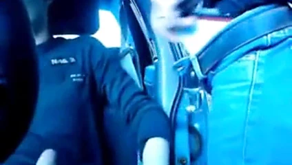 Buddy beni parkta arabasında emiyor