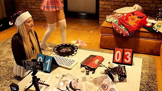 İki kız bir adam Noel için hediye ve rulet dönen mastürbasyon meydan okuması partisi