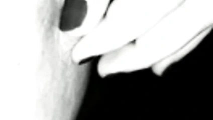 Sert dik meme uçları