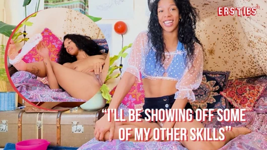 Ersties - İngiltere'den esnek hatun cam seks oyuncağıyla boşalıyor