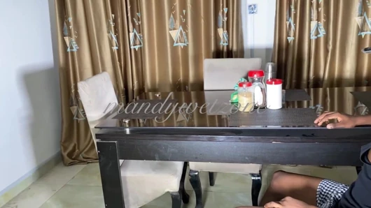 Islak ve kaygan sulu amına sokuyor yas tutuyor ve durmamam için yalvarıyor