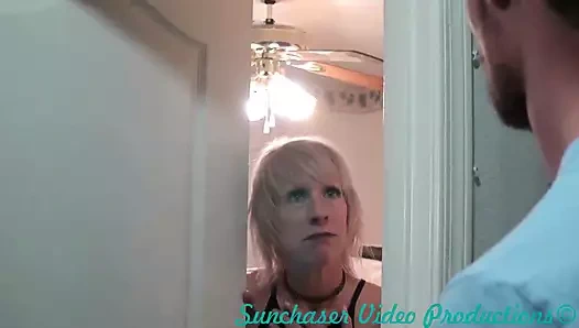 Kız arkadaşımın üvey annesi beyinlerimi sikiyor