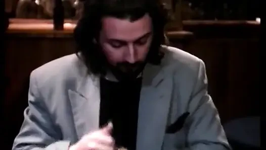 Barda yalnız olan kızlar azgın adamlar tarafından sikiliyor