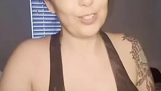 Harika göğüs dekolteli seksi esmer