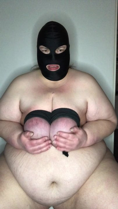 Ssbbw altında bağlama ve şaplak memeler