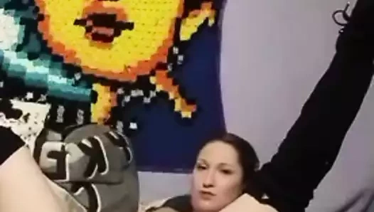 Vibratör ve dildo 2 oyuncaklarla oynuyor