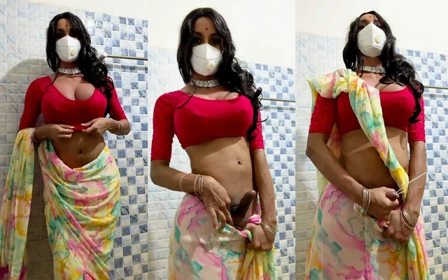 Travesti sari içinde mastürbasyon yapıyor