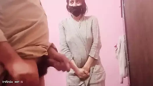 Dasi üvey kız kardeş ateşli sikiliyor, bu yüzden amının tadını çıkarın güzel vücut