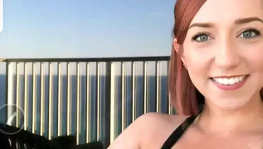 En iyi şekilde kenarda... gözlerine bak