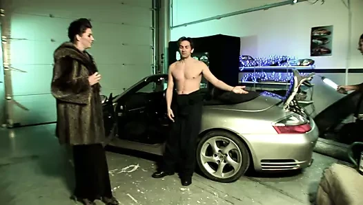 Yağlı sürtük azgın adamlara zevk vermeye istekli