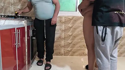 Arap yarak düşkünü Arap evli kadın karımı sikiyor