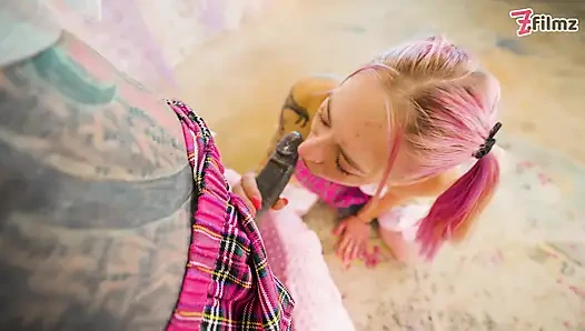 Okul trans kız anal sikişiyor ve genç götünü açıyor - göt yeme, sert sikiş, büyük boşalma