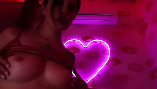 sevgililer günü için derin ve salyalı oral seks