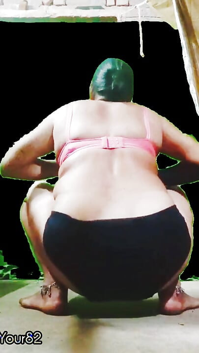 Bhabhi ji is seen in a very sexy look and has become naked, she is massaging big milk, ready to her, be very hot