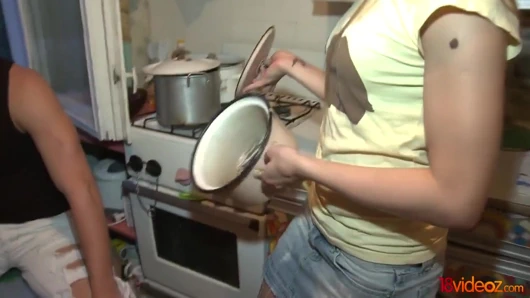 18 Videoz - Kovuldunuz mu? Sevgilini sat ve yiyecek al!