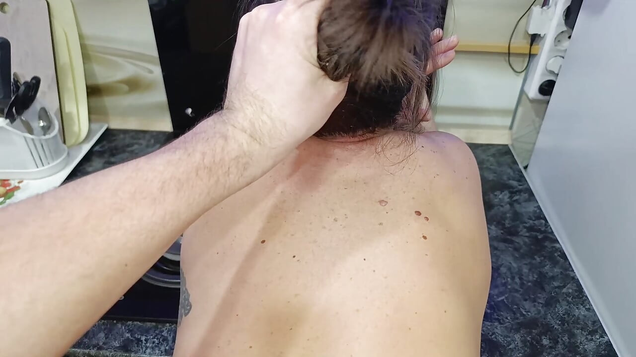 Beni mutfakta sikmeye devam et. Üvey anne daha fazlasını istiyor