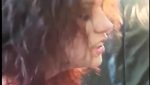Azgın hatun seksi deri kanepede güzel sert sikişin tadını çıkarıyor