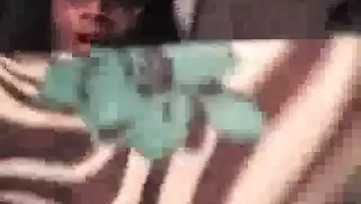 Erkek arkadaşı ve dünyanın görmesi için bu kaltağı sikiyorum