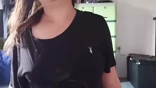 Üvey kız kardeş erkek kardeşini kıskanıyor arkadaşını sikiyor