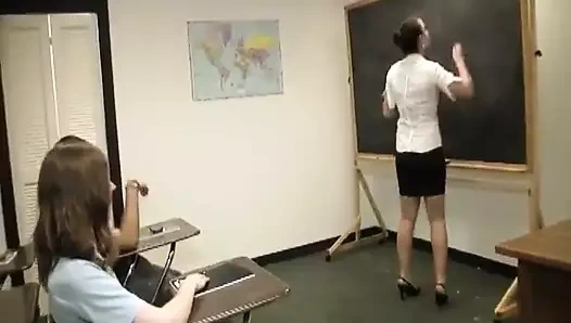 Cheyenne aşağılayıcı mastürbasyon yapıyor