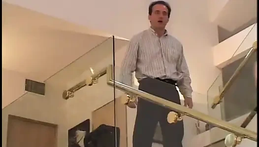 Büyük memeli sarışın nostaljik göt sikişiyor çift yarak penetrasyon