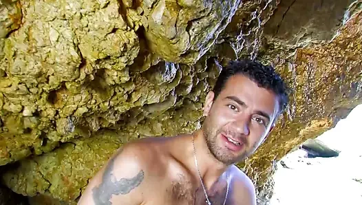 Ince koyu saçlı bebek itibaren Germany seviyor bir seks üzerinde the plaj