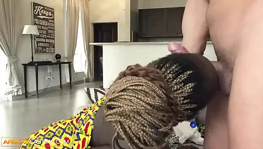 Deneyimli zenci orta yaşlı seksi kadın sert seks için yalvarıyor... Evde hayatını unuturken döl yutuyor