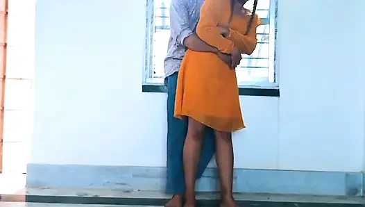 19 yaşındaki kız ailesine yalan söyledi ve sevgilisiyle seks yapmaya gitti