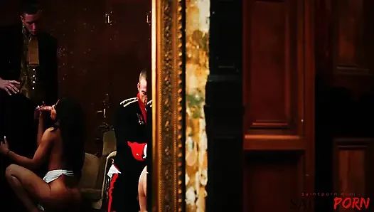 Kit Cox ve Porcha Sinns, Koramiral'i baştan çıkarmak için gönderilen el hizmetçileri
