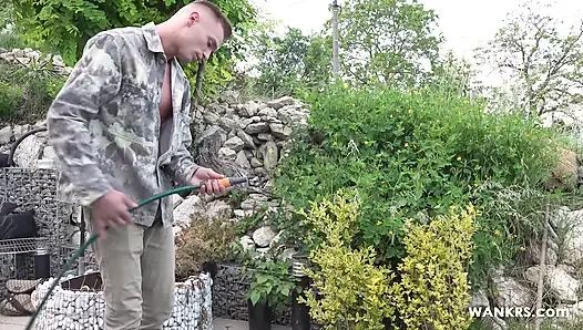 Lütfen sünnetsiz yarak yabancıma 31 çek!