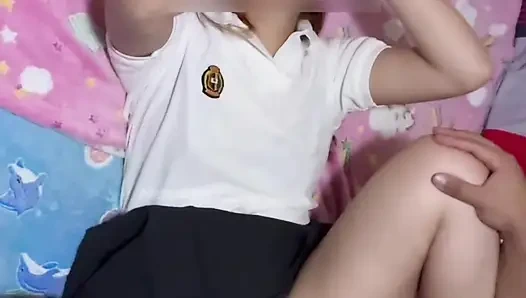 Üniversiteli kız üniversite öğretmeni tarafından misyoner pozisyonundan sikiliyor