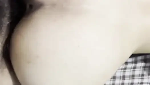 Yaramaz tombul evli kadın kocasının en iyi arkadaşına biniyor