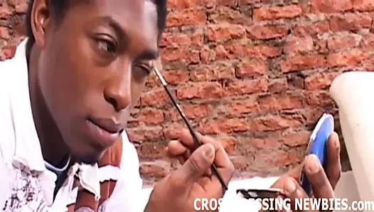 Tabu olduğunu biliyorum ama kadın gibi giyinmeyi seviyorum