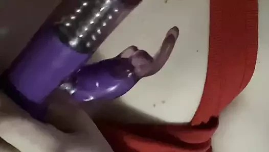 Çıplak, oyuncaklarımla oynuyorum