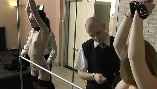 Meliss ve Zoë şaplak yiyor