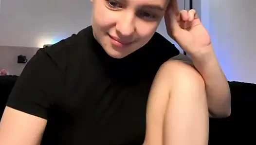 Tinny amcığını sikerken boşalıyor