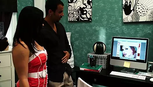 Katja Kassin'in büyük götü derin anal sikişle parçalıyor