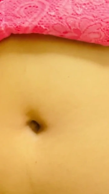 Завораживающий момент из "Студентки дези с открытыми сиськами и киской"