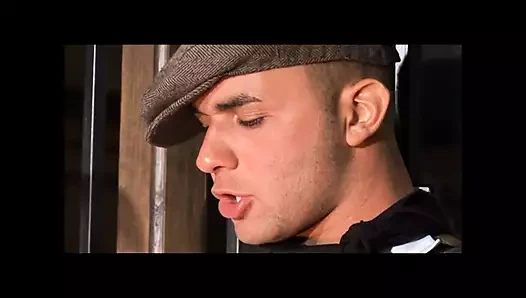 Sıkı amcıklı çok güzel orta yaşlı seksi kadın büyük bir klasik yarakla sikiliyor ve ağzına boşaltıyor