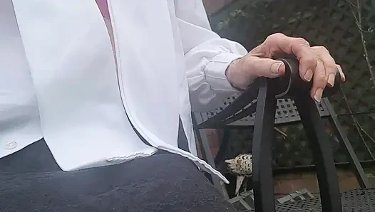 Açık bluz açık havada