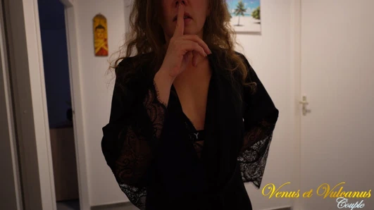 Bakış açısı Üvey anne bir partide üvey oğlunun sınıf arkadaşını sikiyor! 🔥