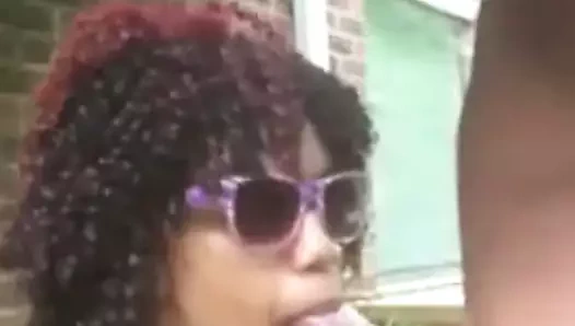 Ön verandada sik yalıyor! (güpegündüz)